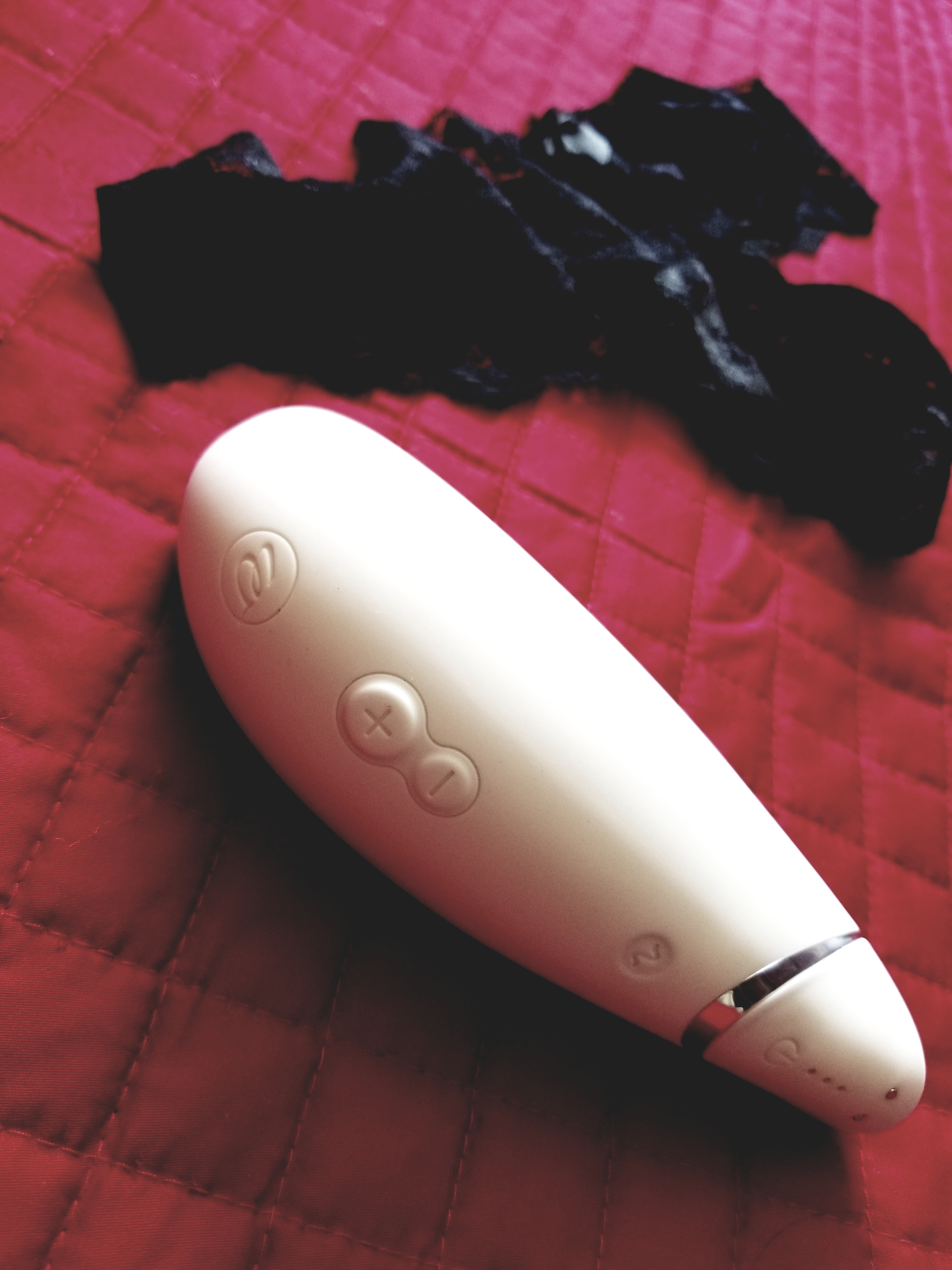 Womanizer Premium Sex Toy | Lexi Sylver on Instagram
